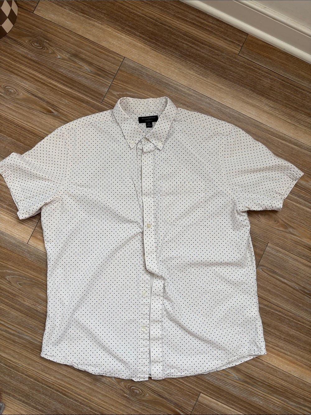 Banana Republic Off White Short Sleeve Button Down. Burgundy and blue dots.